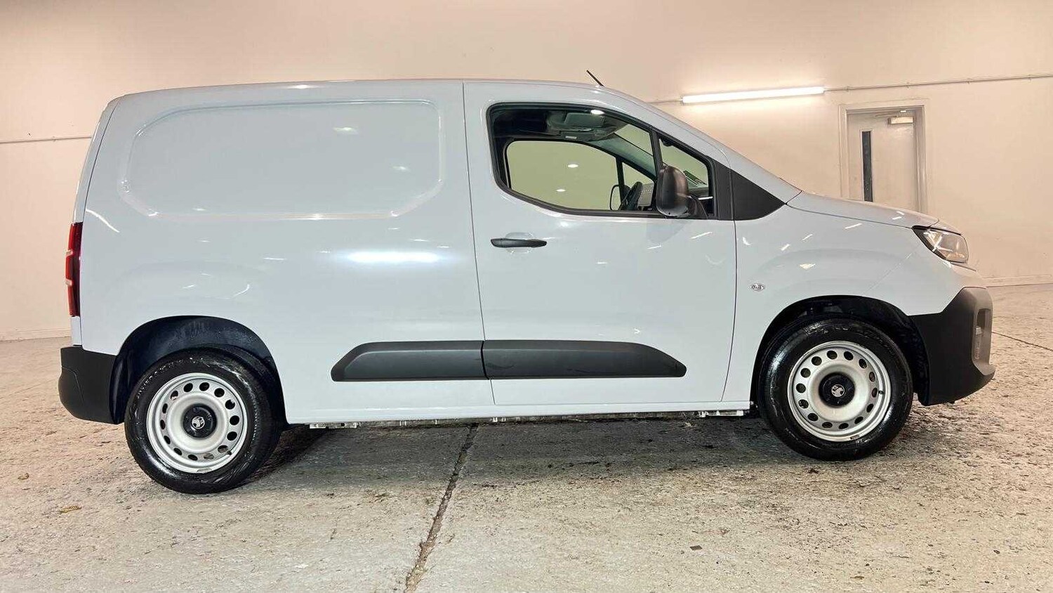 Used Vauxhall Combo 2024 for sale - 76553224: Photo 4