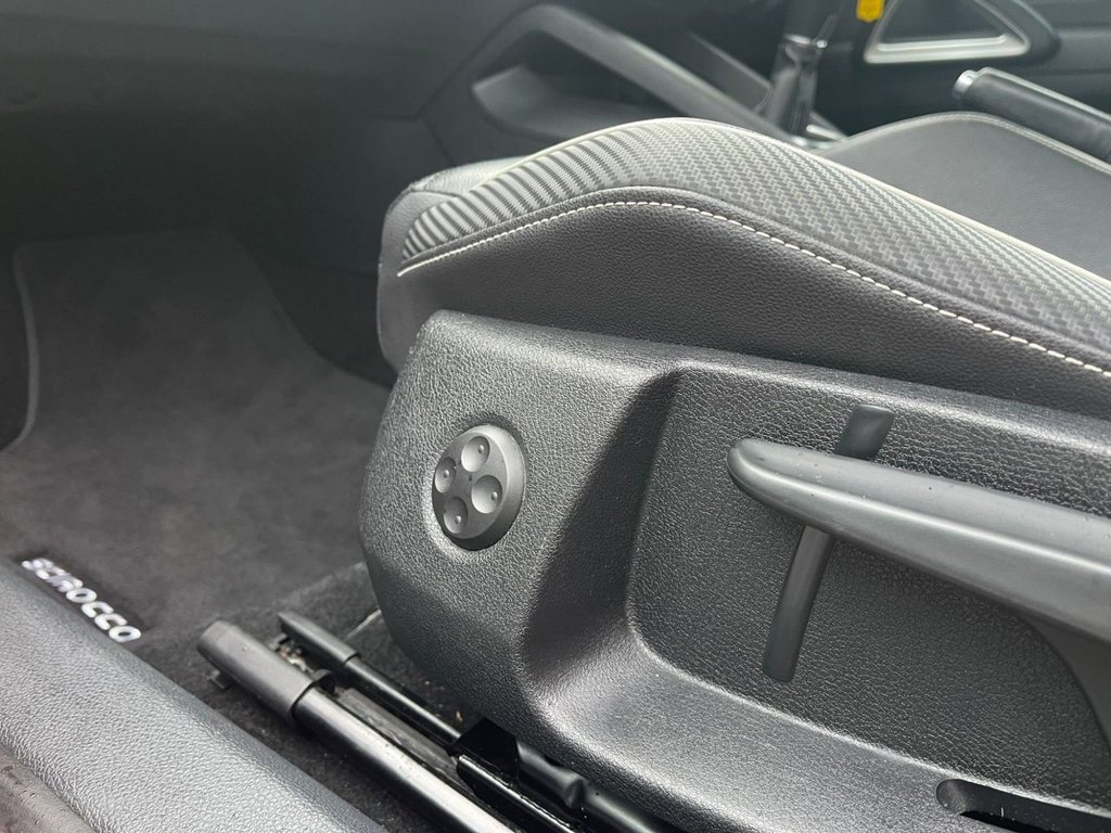 Used Volkswagen Scirocco 2015 for sale - 77200539: Photo 31