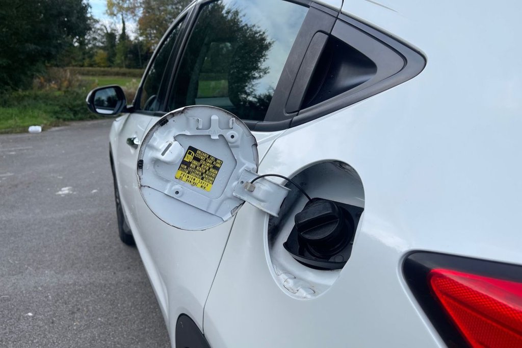 Used Honda HR-V 2016 for sale - 76495997: Photo 16