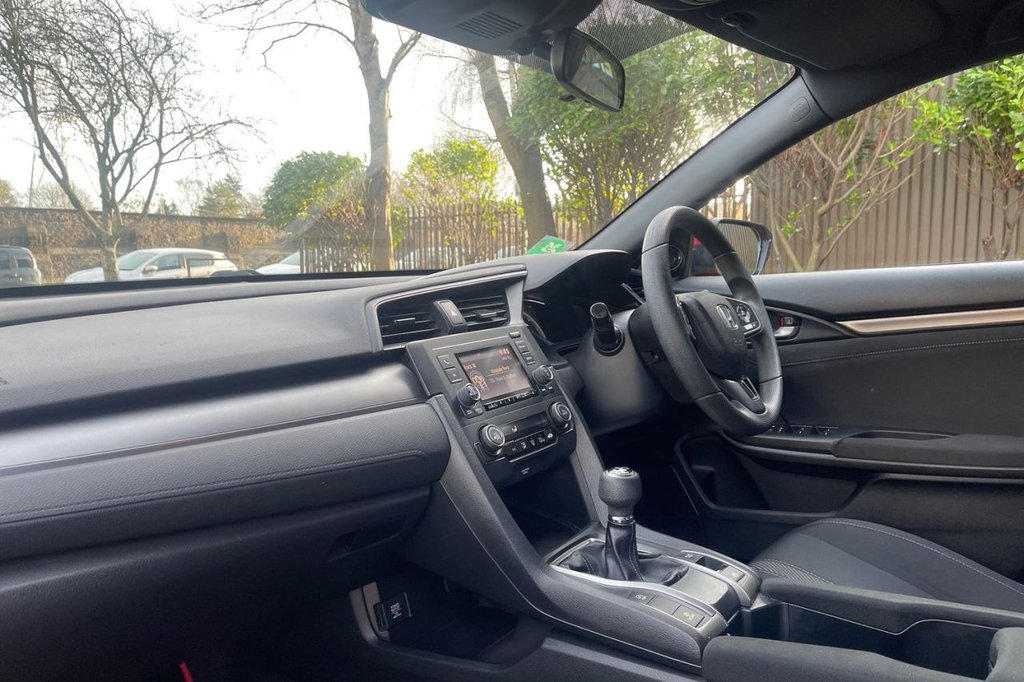 Used Honda Civic 2017 for sale - 76923623: Photo 13