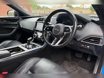 Used Jaguar XE 2020 for sale - 79574720: Photo