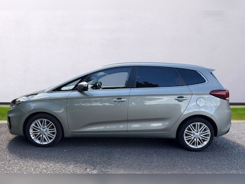 Used Kia Carens 2017 for sale - 79385354: Photo