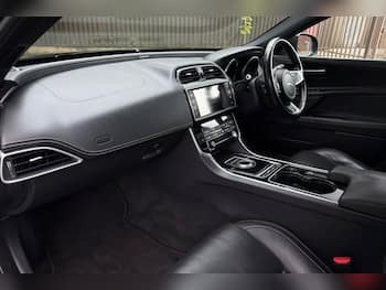 Used Jaguar XE 2016 for sale - 79738506: Photo