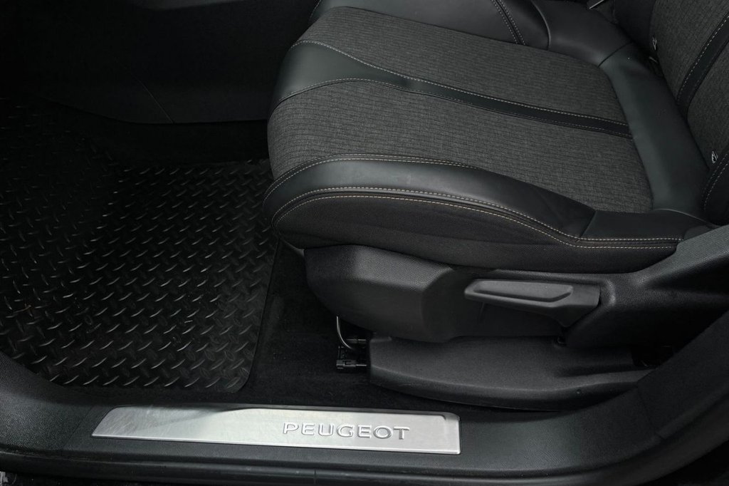 Used Peugeot 3008 2017 for sale - 76582190: Photo 16