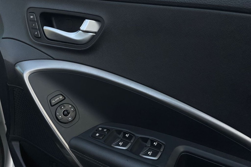 Used Hyundai Santa Fe 2015 for sale - 77027395: Photo 23