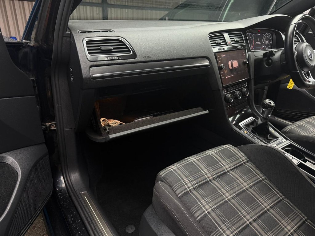 Used Volkswagen Golf 2018 for sale - 77890986: Photo 31