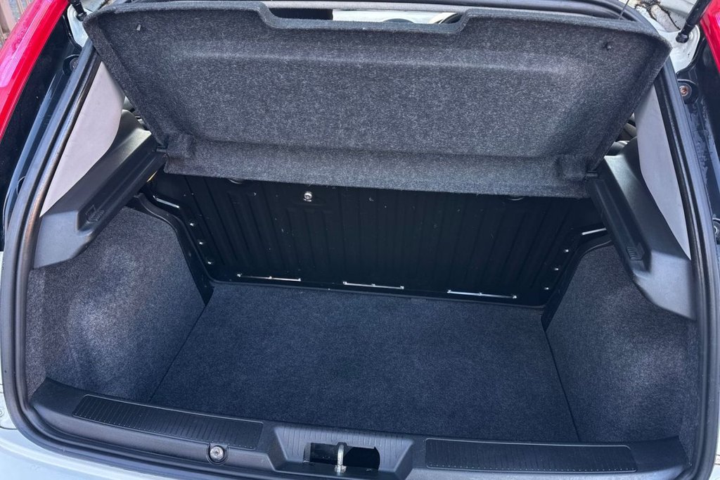 Used Fiat Punto 2015 for sale - 76710852: Photo 12