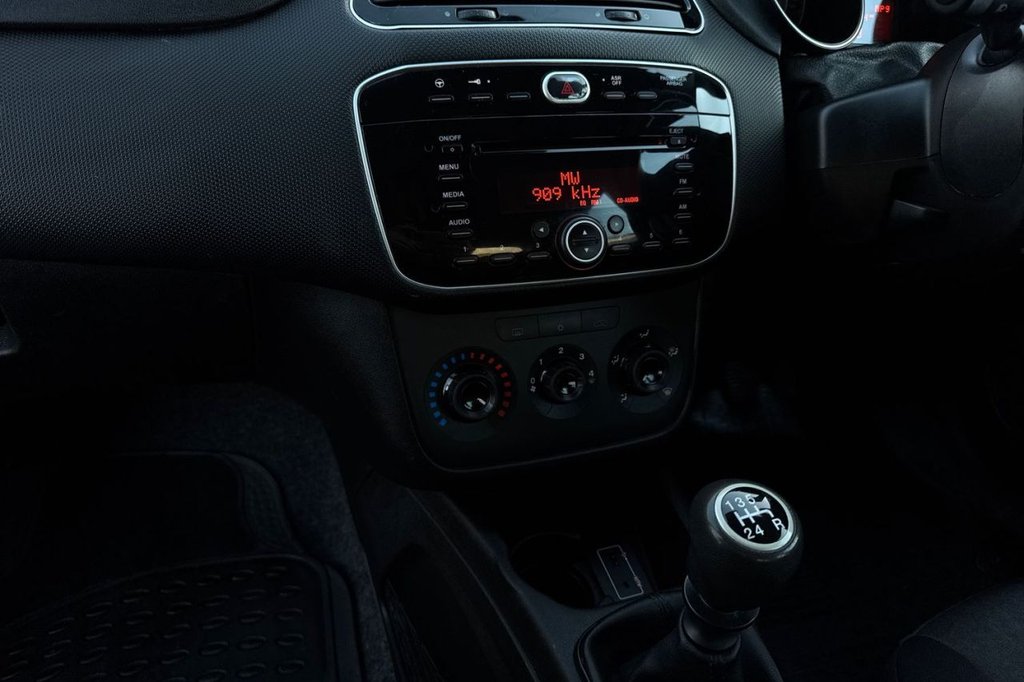 Used Fiat Punto 2015 for sale - 76710852: Photo 15