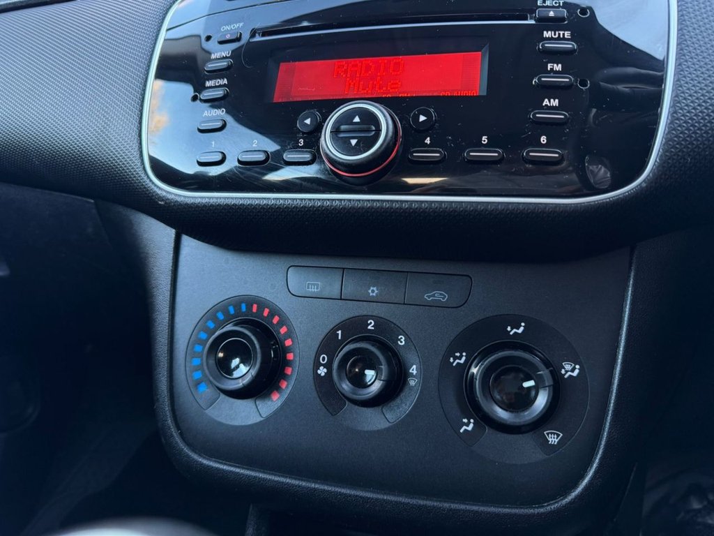 Used Fiat Punto 2015 for sale - 76710852: Photo 24