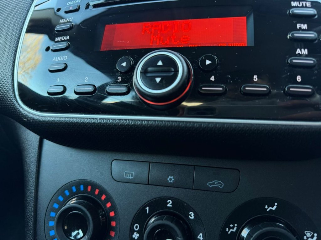 Used Fiat Punto 2015 for sale - 76710852: Photo 25