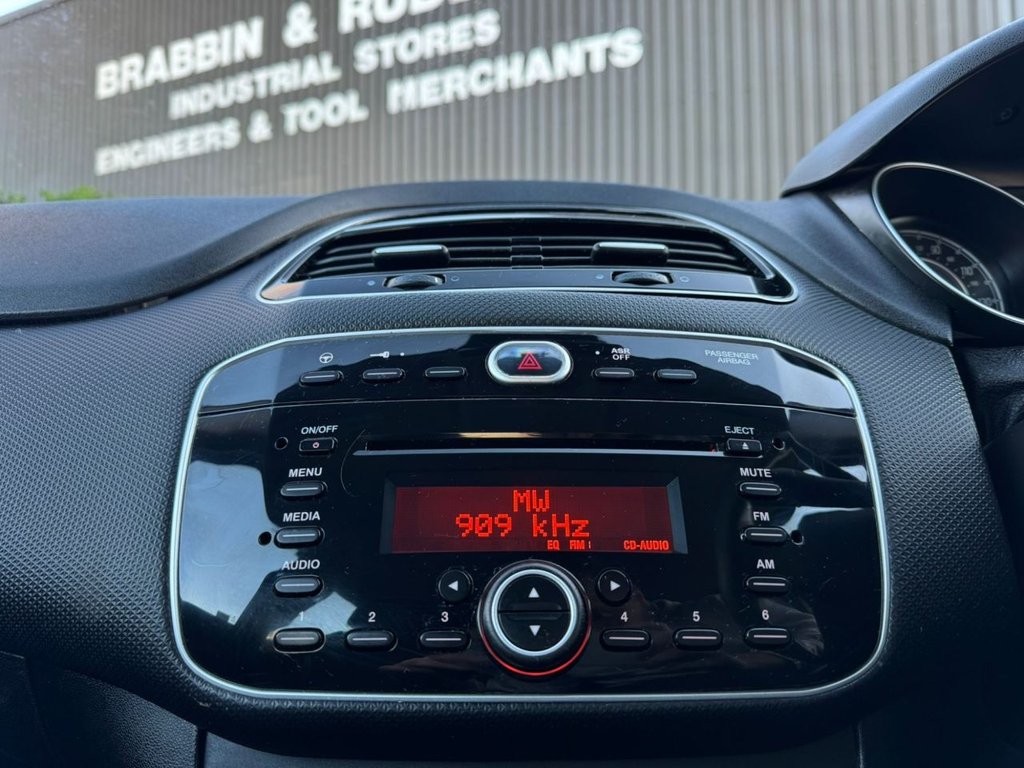 Used Fiat Punto 2015 for sale - 76710852: Photo 32