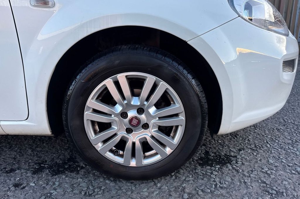 Used Fiat Punto 2015 for sale - 76710852: Photo 39