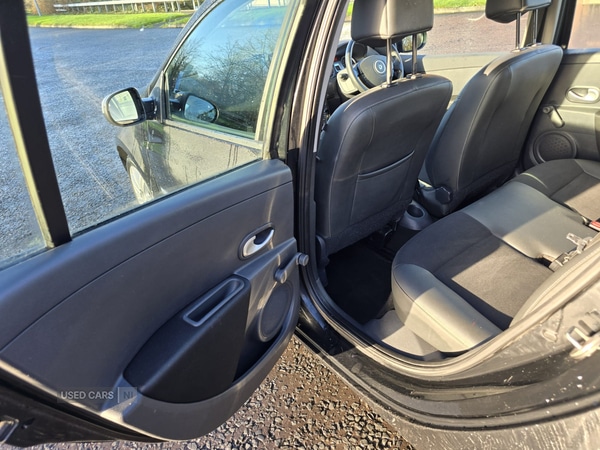 Used Renault Clio 2012 for sale - 76787498: Photo 31