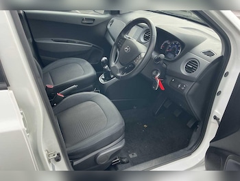 Used Hyundai i10 2019 for sale - 76349033: Photo