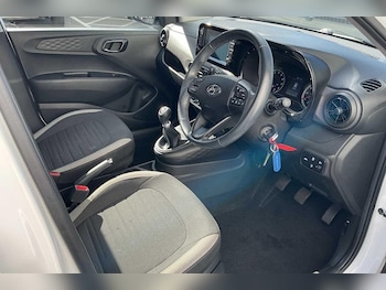 Used Hyundai i10 2021 for sale - 75940389: Photo