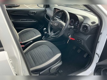 Used Hyundai i10 2020 for sale - 75825938: Photo