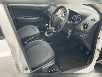 Used Hyundai i10 2019 for sale - 76043060: Photo