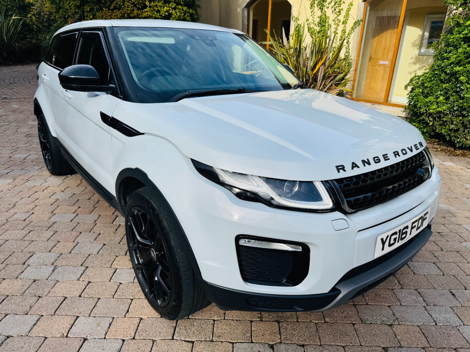 Used Land Rover Range Rover Evoque 2016 for sale - 76354878: Photo 2