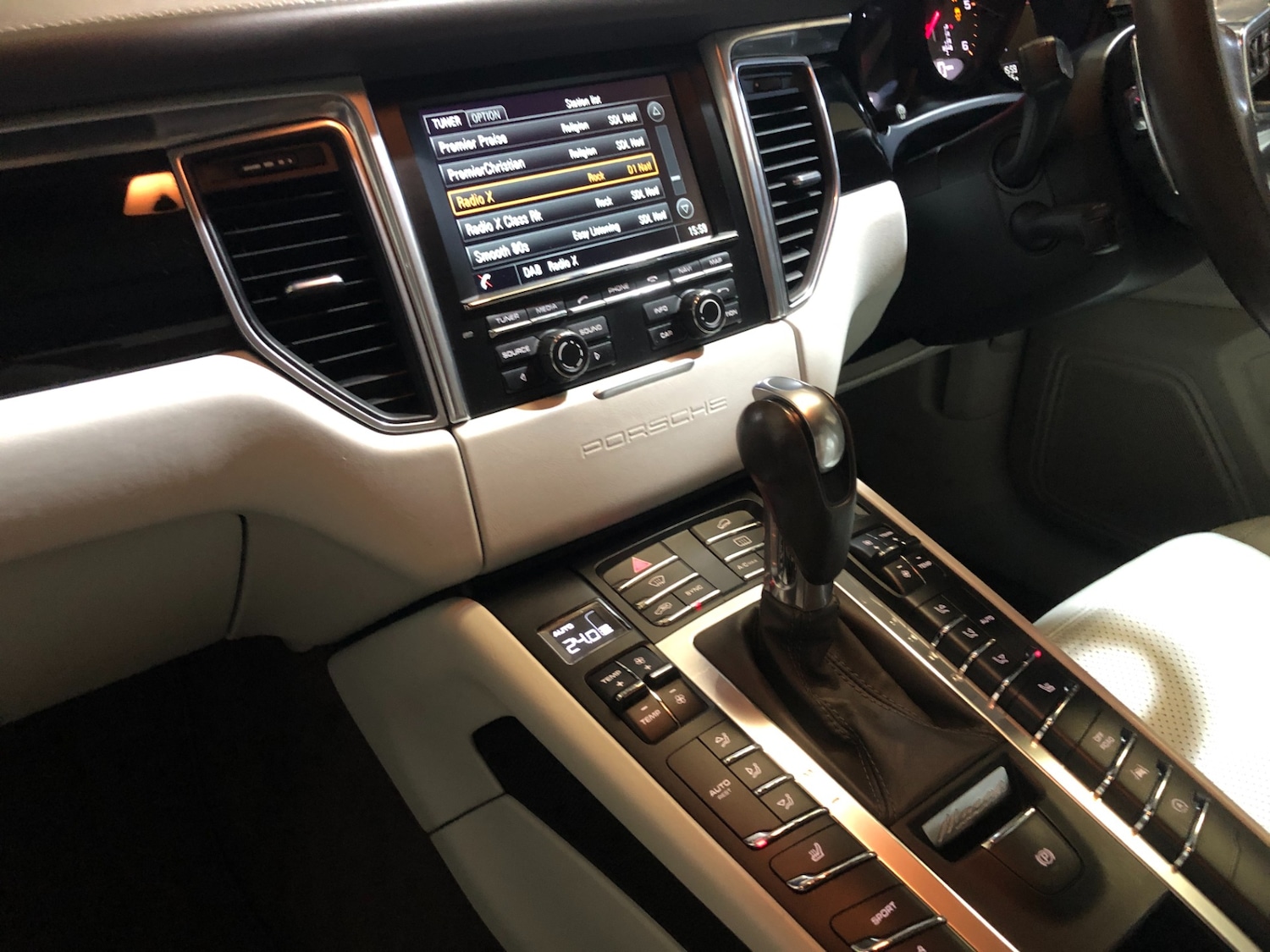 Used Porsche Macan 2015 for sale - 77951657: Photo 22