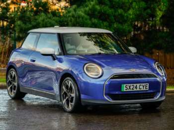 2024 - 135kW E Exclusive [Level 1] 41kWh 3dr Auto