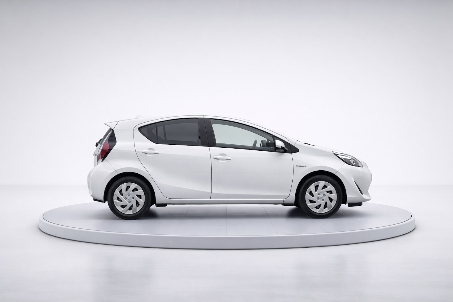 Used Toyota Aqua 2019 for sale - 77261732: Photo 2