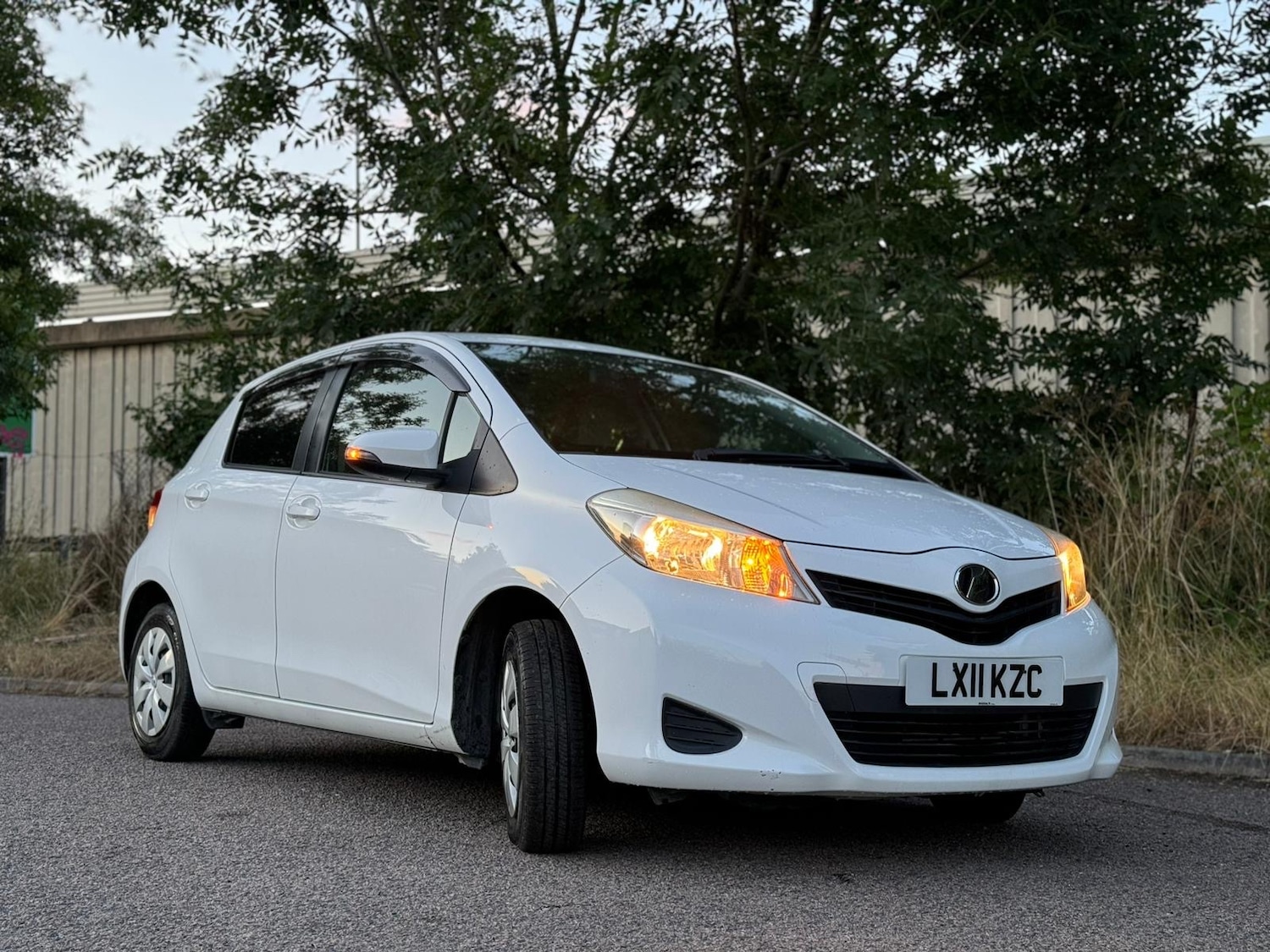 Used Toyota Vitz 2011 for sale - 77149701: Photo 2