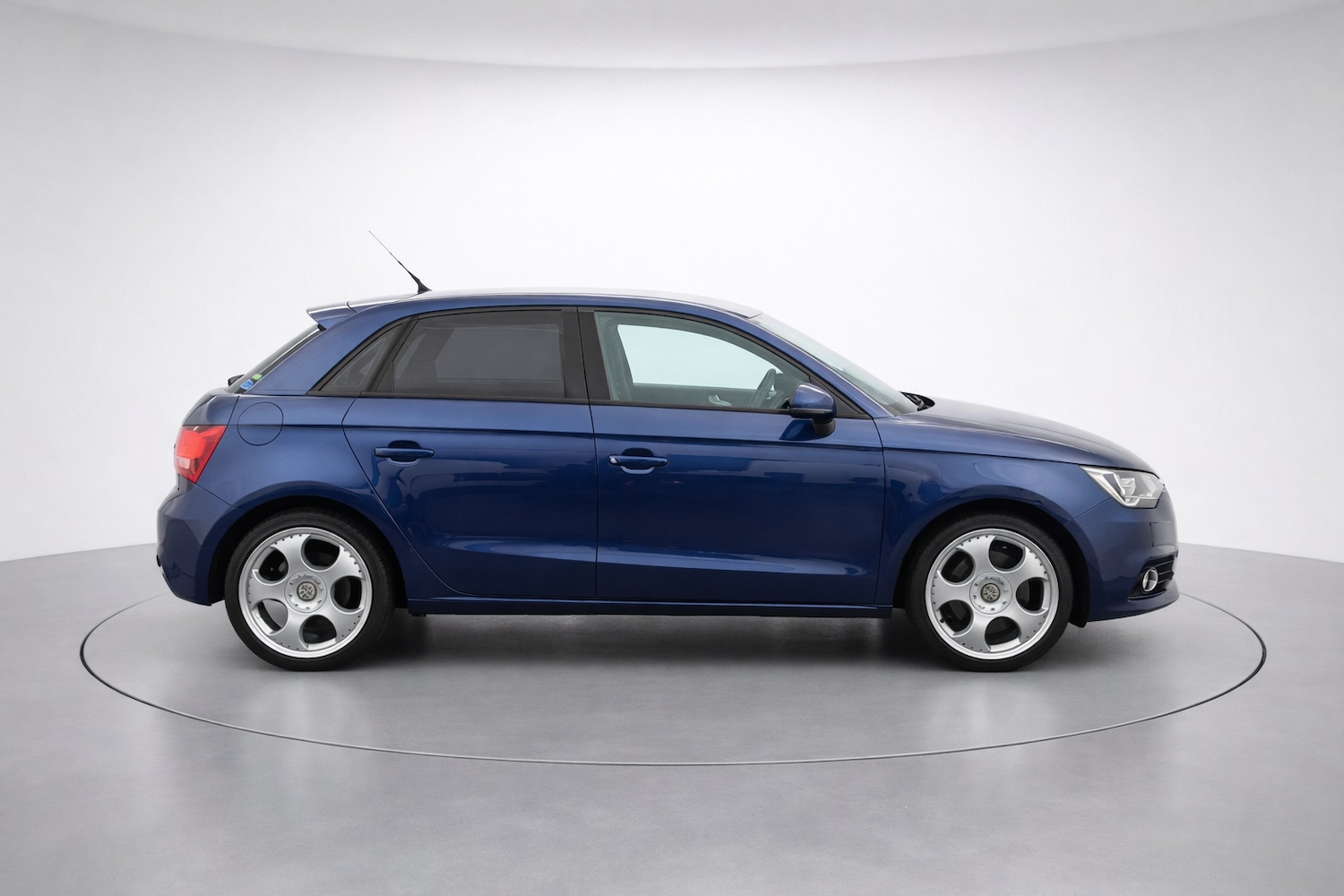 Used Audi A1 2013 for sale - 77311475: Photo 4