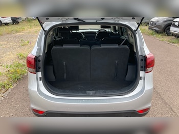 Used Kia Carens 2017 for sale - 75525689: Photo
