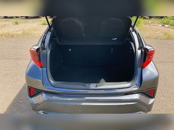 Used Toyota C-HR 2023 for sale - 78804839: Photo