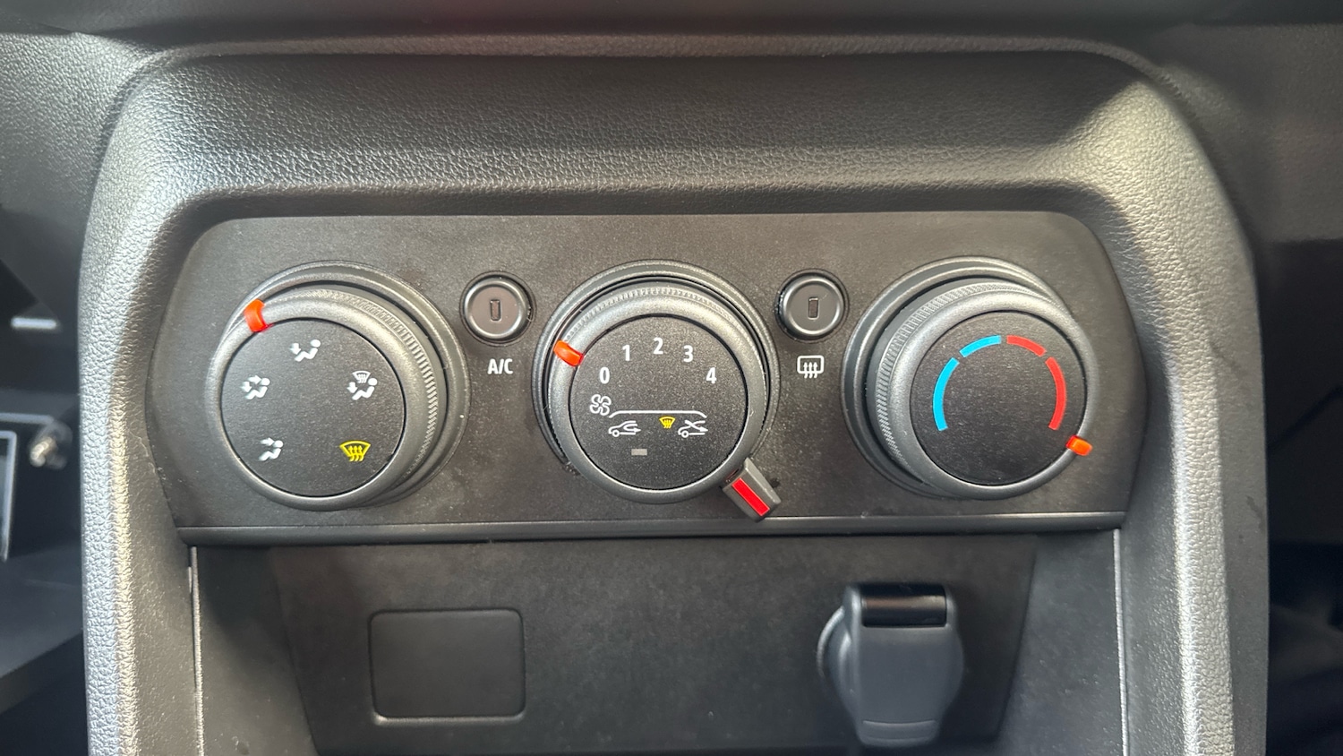 Used Dacia Sandero Stepway 2024 for sale - 76450269: Photo 30