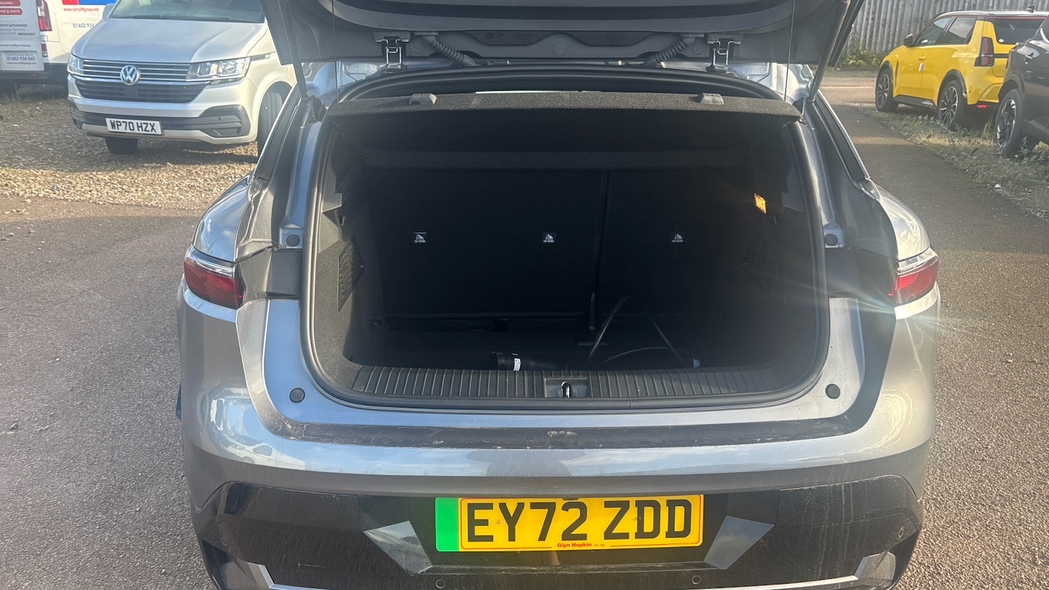 Used Renault Megane E Tech 2023 for sale - 76734933: Photo 4