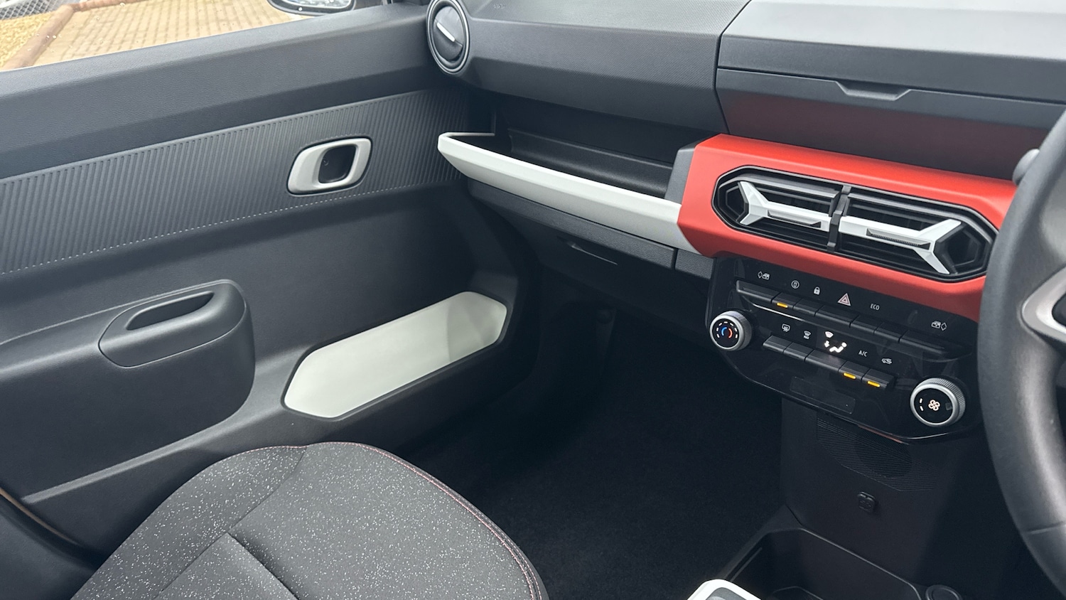 Used Dacia Spring 2025 for sale - 76322451: Photo 14