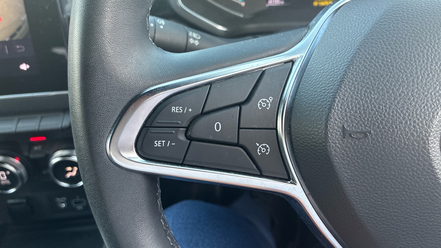 Used Renault Captur 2022 for sale - 78081600: Photo 31