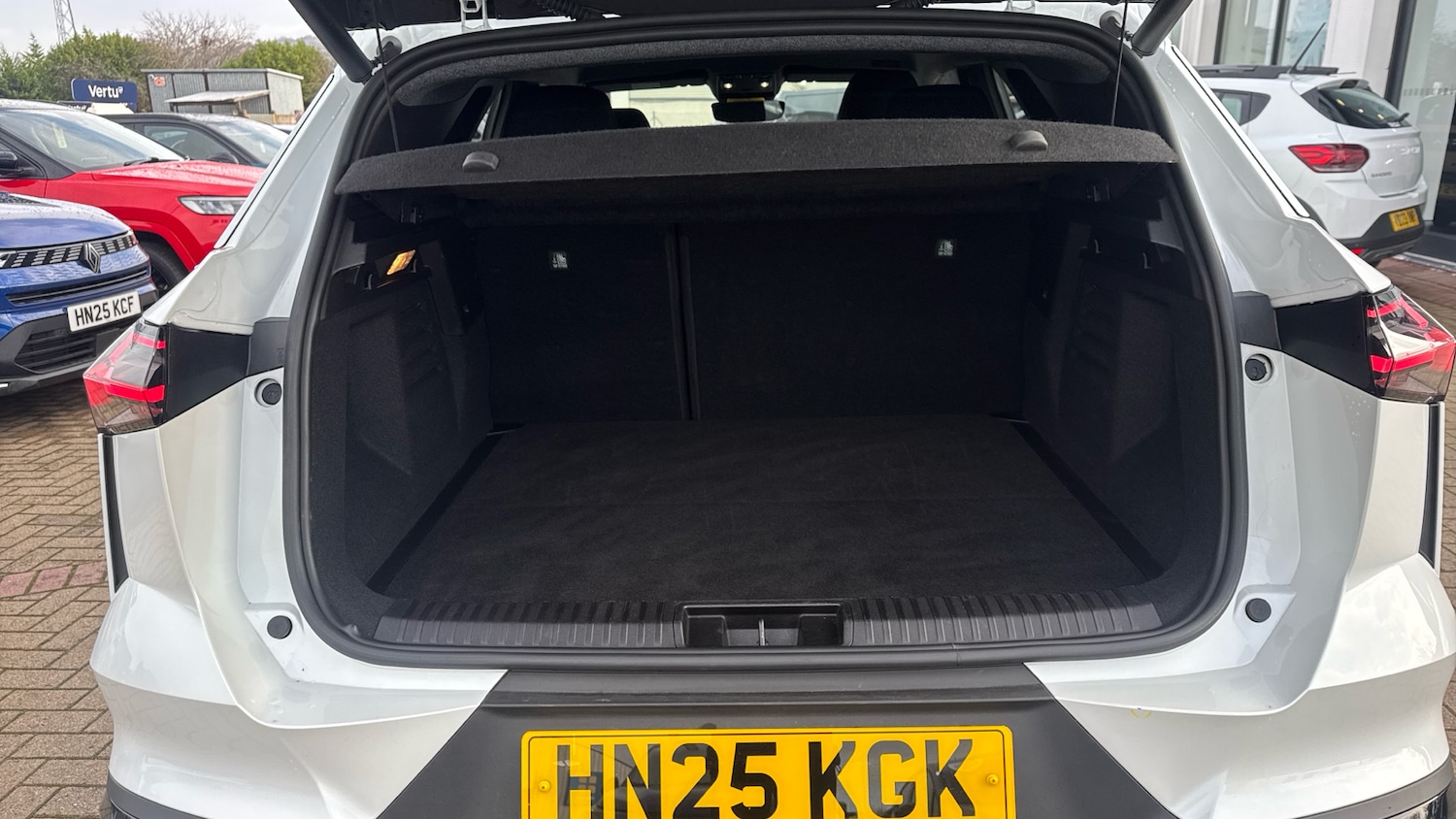 Used Renault Other 2025 for sale - 76971100: Photo 4