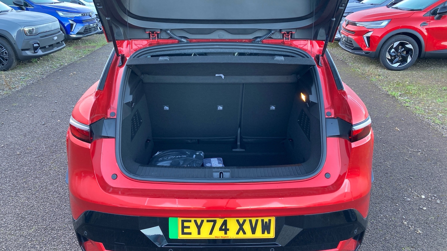 Used Renault Megane E Tech 2024 for sale - 76712305: Photo 4