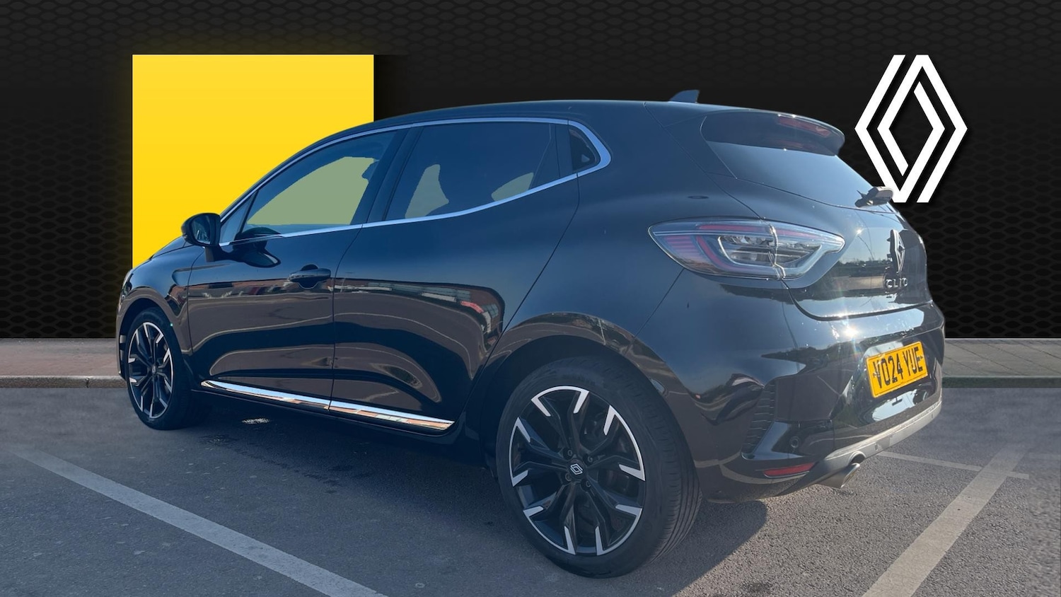 Used Renault Clio 2024 for sale - 77946953: Photo 2