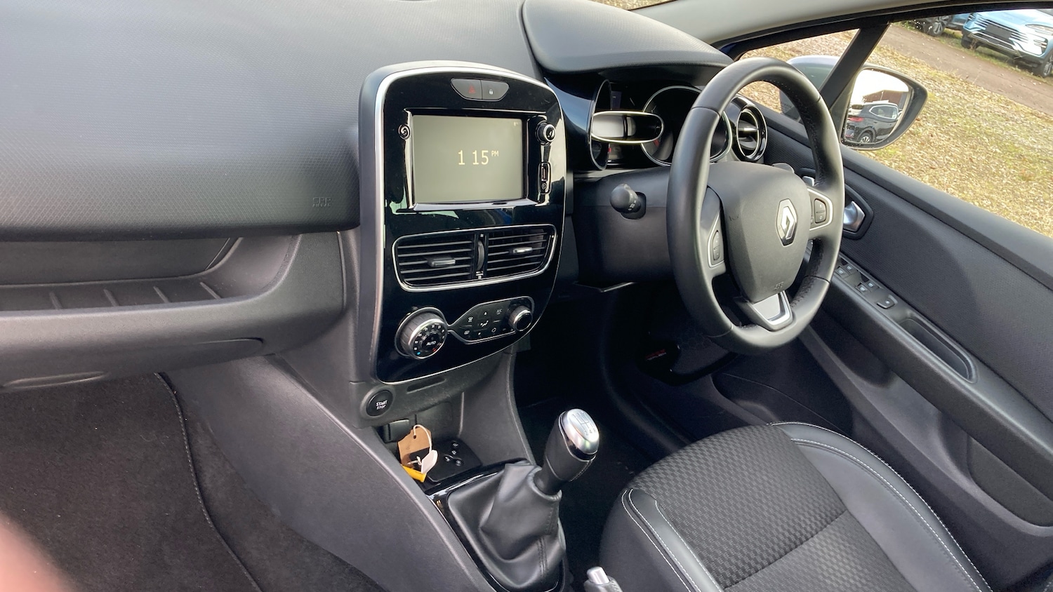 Used Renault Clio 2019 for sale - 77432530: Photo 9