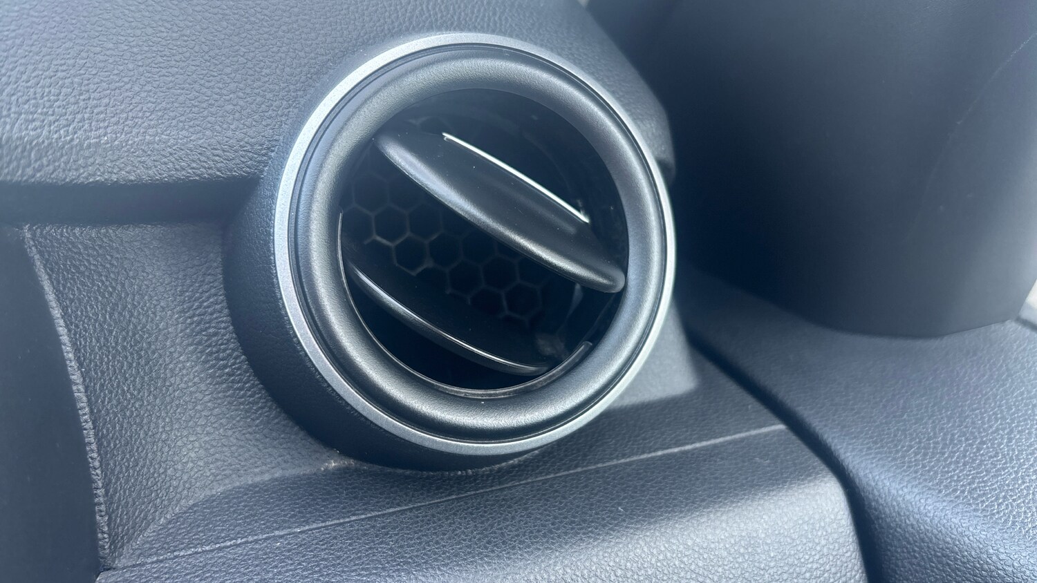 Used Dacia Duster 2023 for sale - 77663306: Photo 40