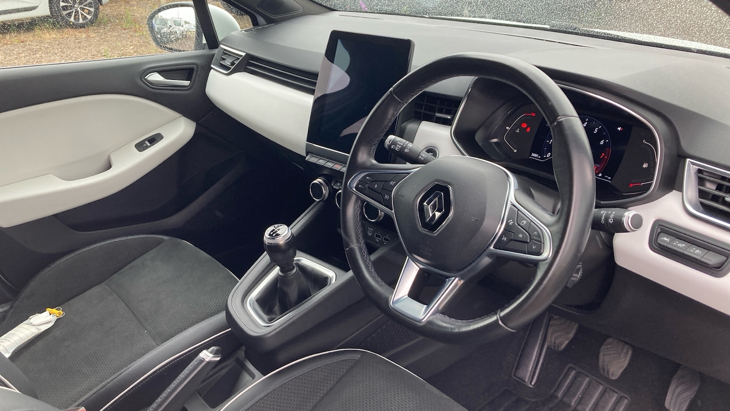 Used Renault Clio 2020 for sale - 76649520: Photo 11