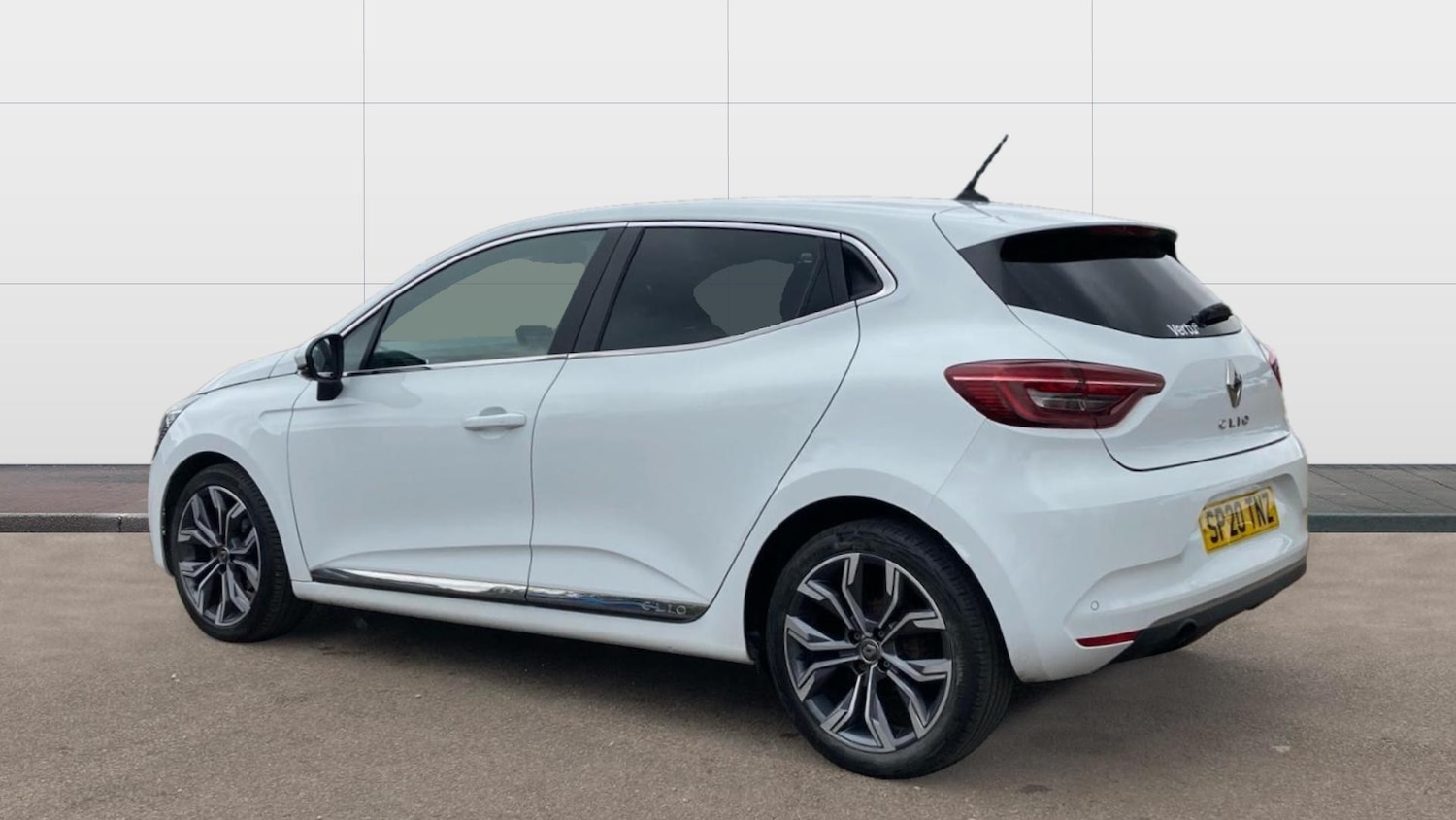 Used Renault Clio 2020 for sale - 76649520: Photo 2