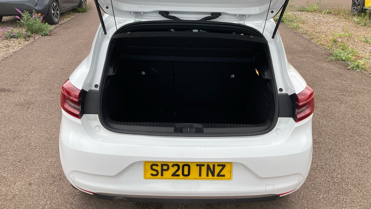 Used Renault Clio 2020 for sale - 76649520: Photo 4