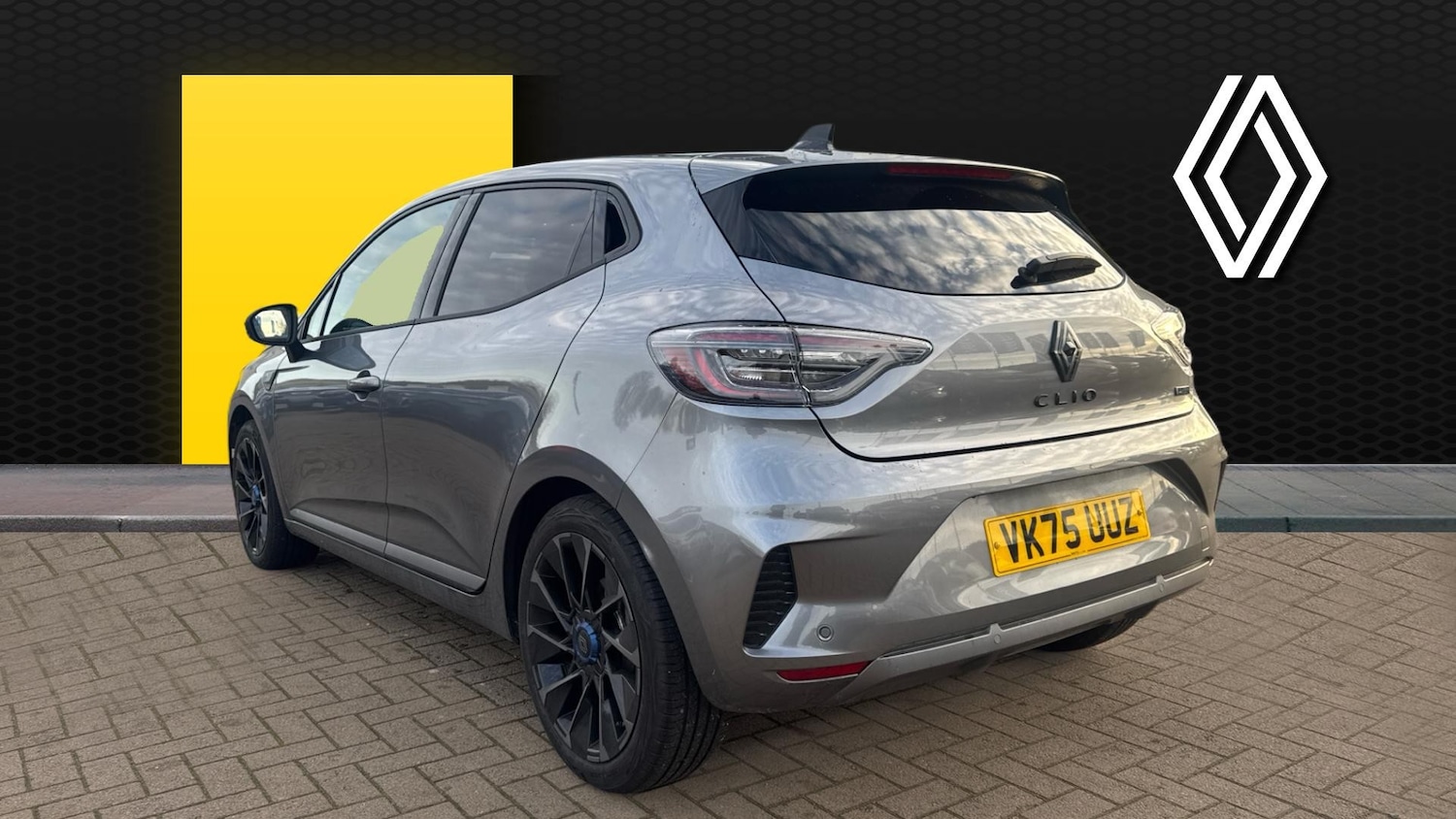 Used Renault Clio 2025 for sale - 77261318: Photo 2