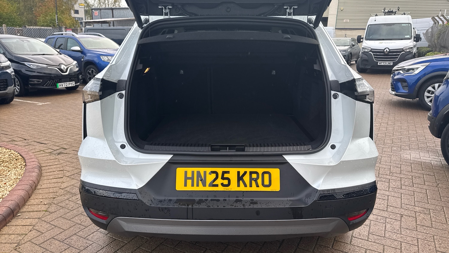 Used Renault Other 2025 for sale - 76455129: Photo 4