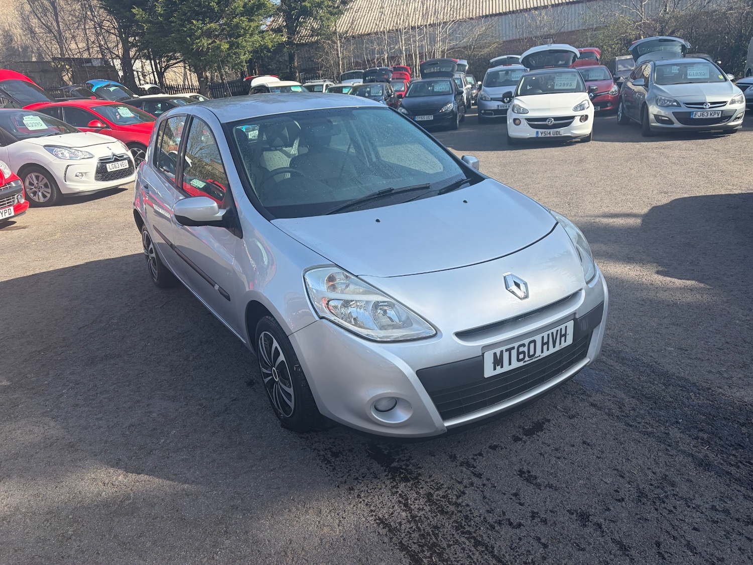 Used Renault Clio 2010 for sale - 77931344: Photo 2