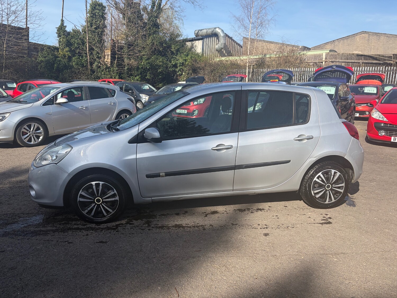 Used Renault Clio 2010 for sale - 77931344: Photo 7