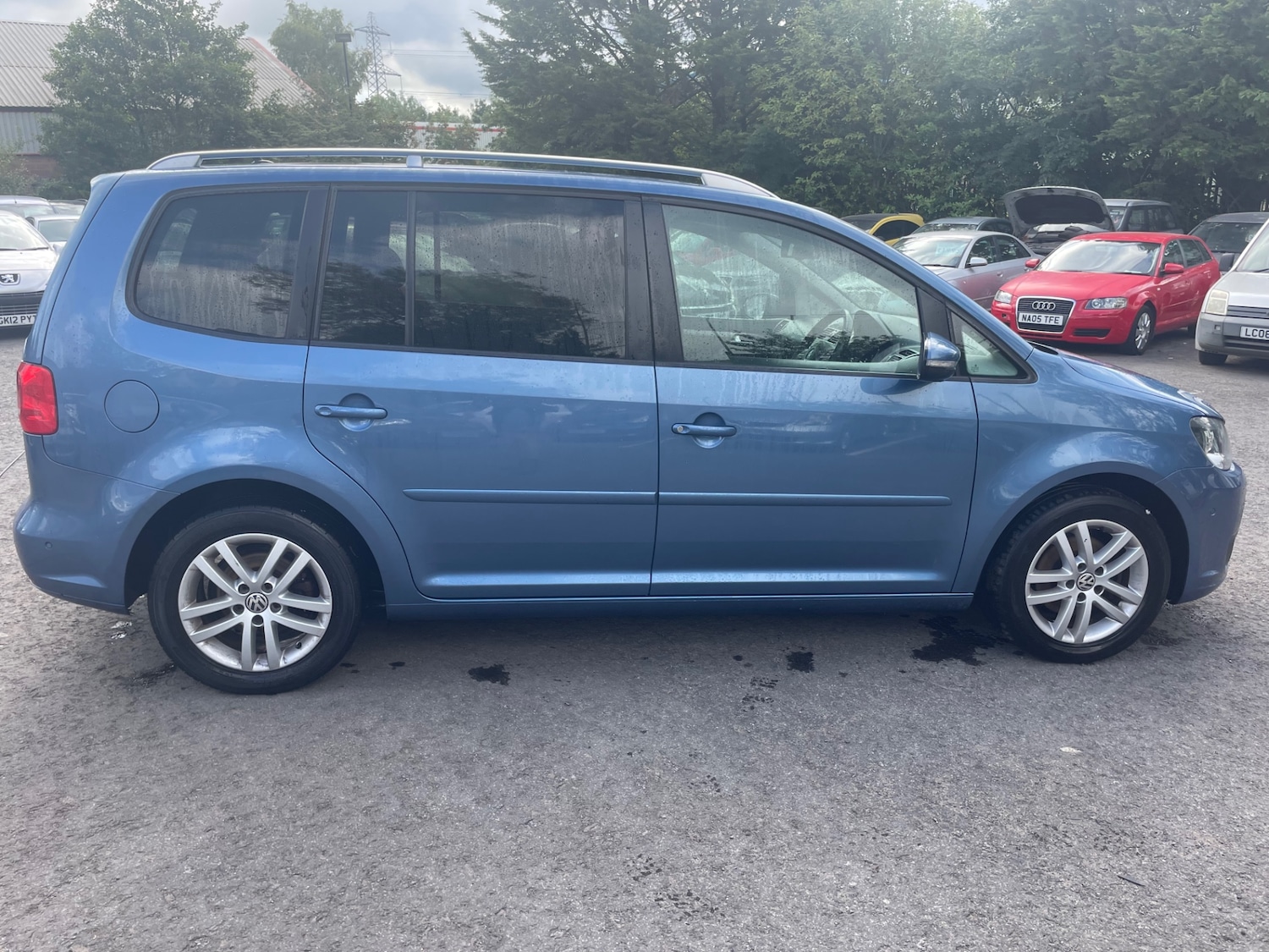 Used Volkswagen Touran 2012 for sale - 77336677: Photo 3