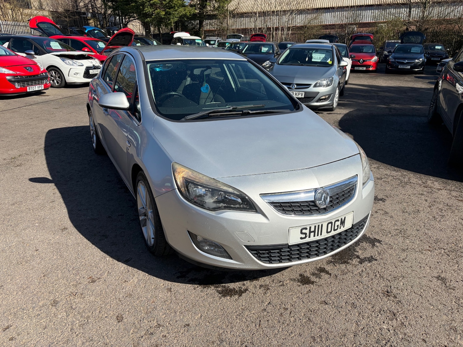 Used Vauxhall Astra 2011 for sale - 77916235: Photo 2