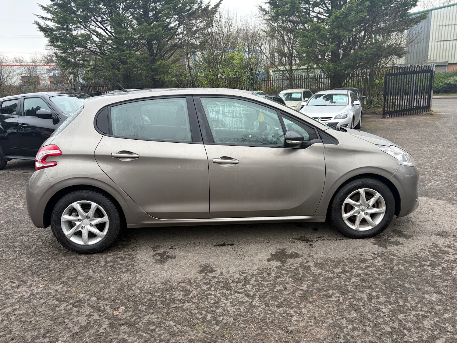 Used Peugeot 208 2015 for sale - 77801905: Photo 4