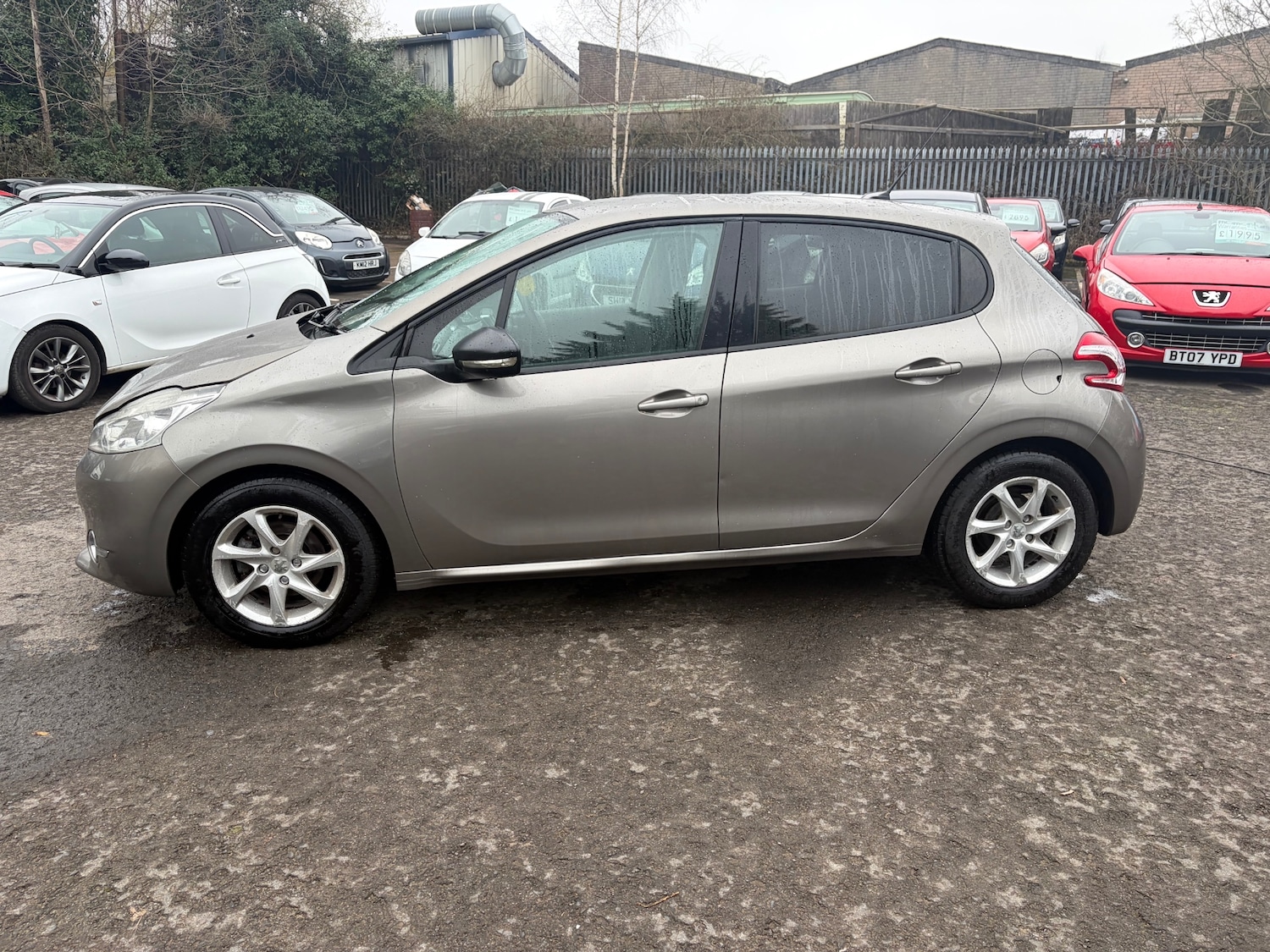 Used Peugeot 208 2015 for sale - 77801905: Photo 8