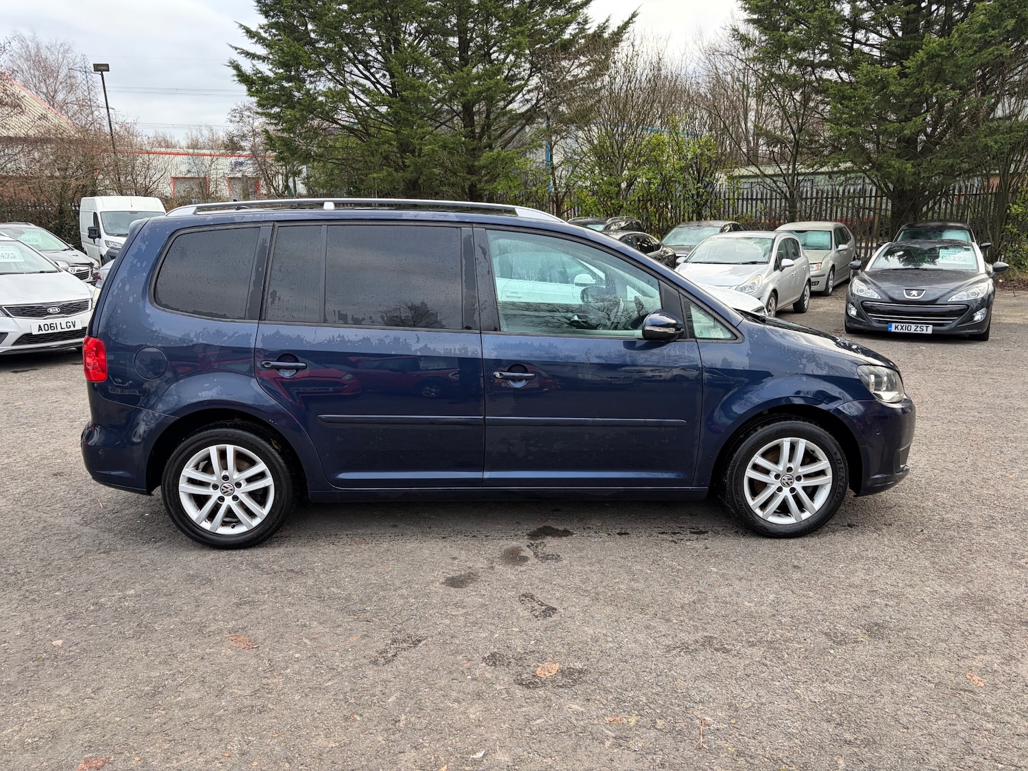 Used Volkswagen Touran 2013 for sale - 77069144: Photo 2